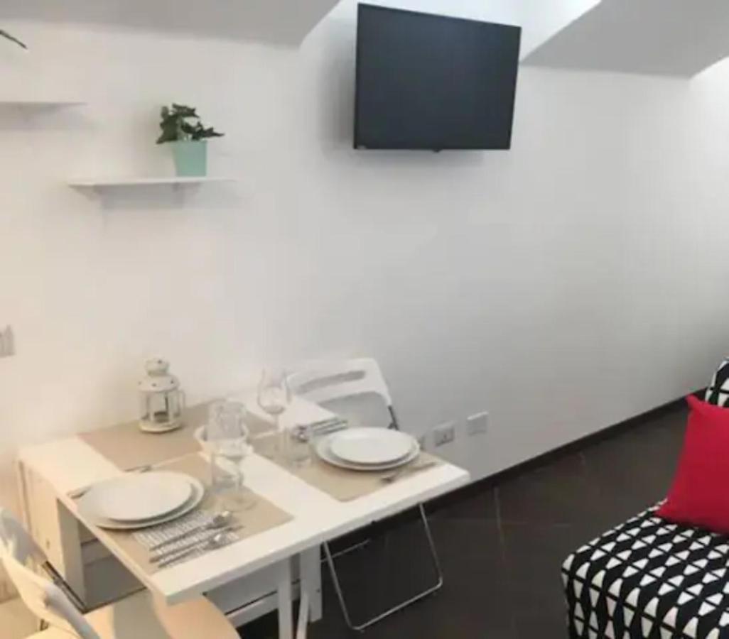 Romantica Mansarda 15 Min Dal Centro - Lome 844 Милано Екстериор снимка