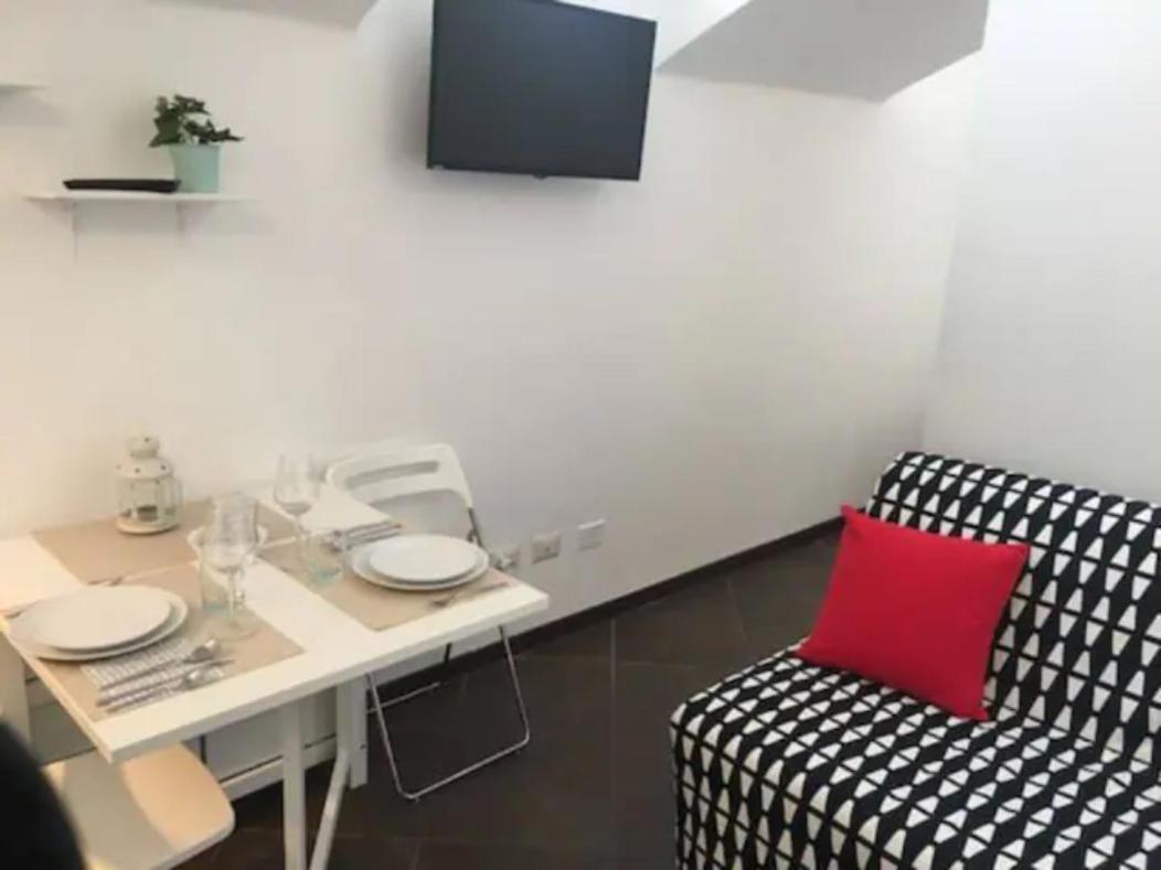 Romantica Mansarda 15 Min Dal Centro - Lome 844 Милано Екстериор снимка